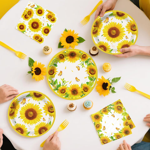 Fexivo centerpieces bring warm yellow accents to guest tables