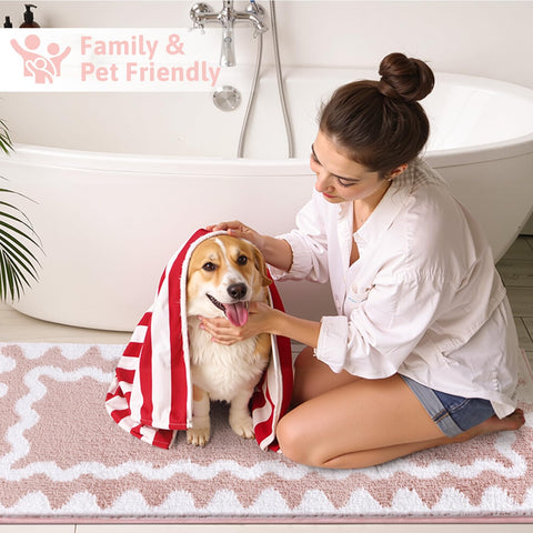 Findosom pink-white bath mats 18x26 absorb moisture near the shower.