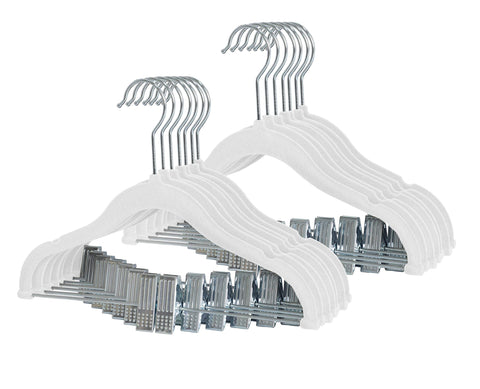 Finnhomy non-slip velvet hanger set for baby clothes keeps outfits neatly in place.