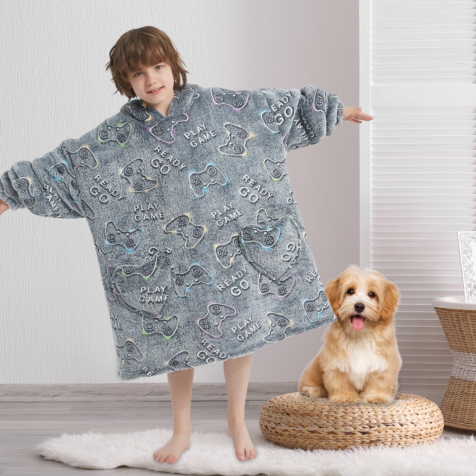 Fiosnow oversized blanket hoodie suitable for indoor or outdoor lounging.