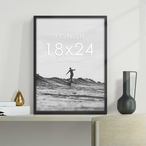 Fisnish minimalist black frame suits modern spaces and gifting.