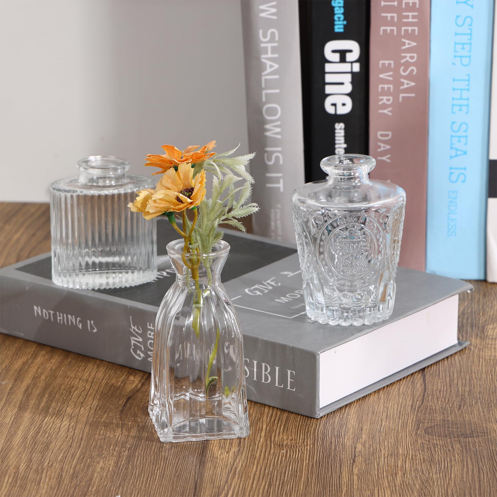 Fixwal packaging protects fragile vases with pearl cotton padding.