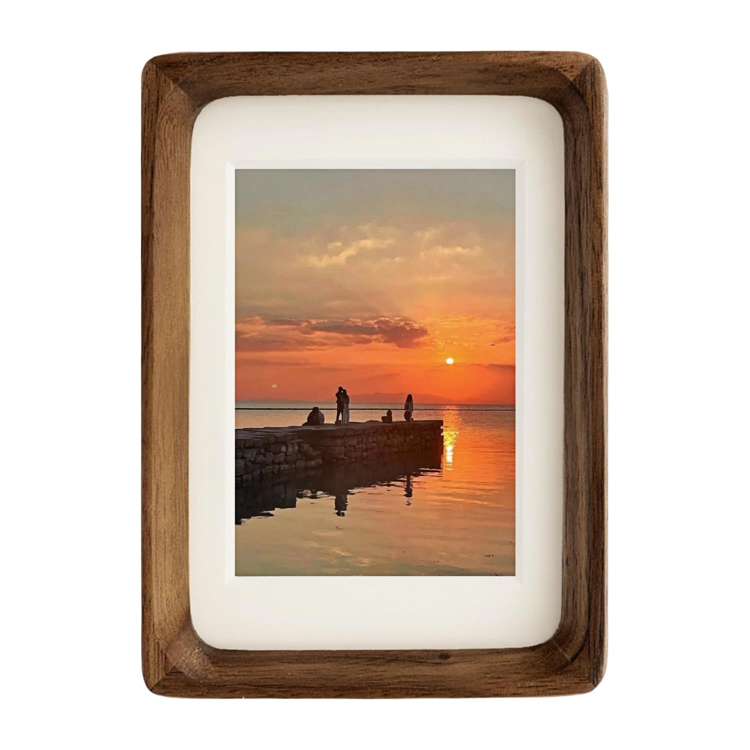 FLECHAZO 6x8 natural walnut frame highlights rich grain for timeless photo displays
