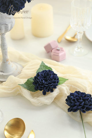 Eight complimentary leaves with Floroom 25 flowers for natural accents.