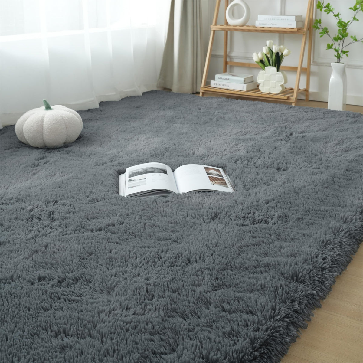 Fluffyrug fluffy area rug for the bedroom 5x7 with plush underfoot comfort.