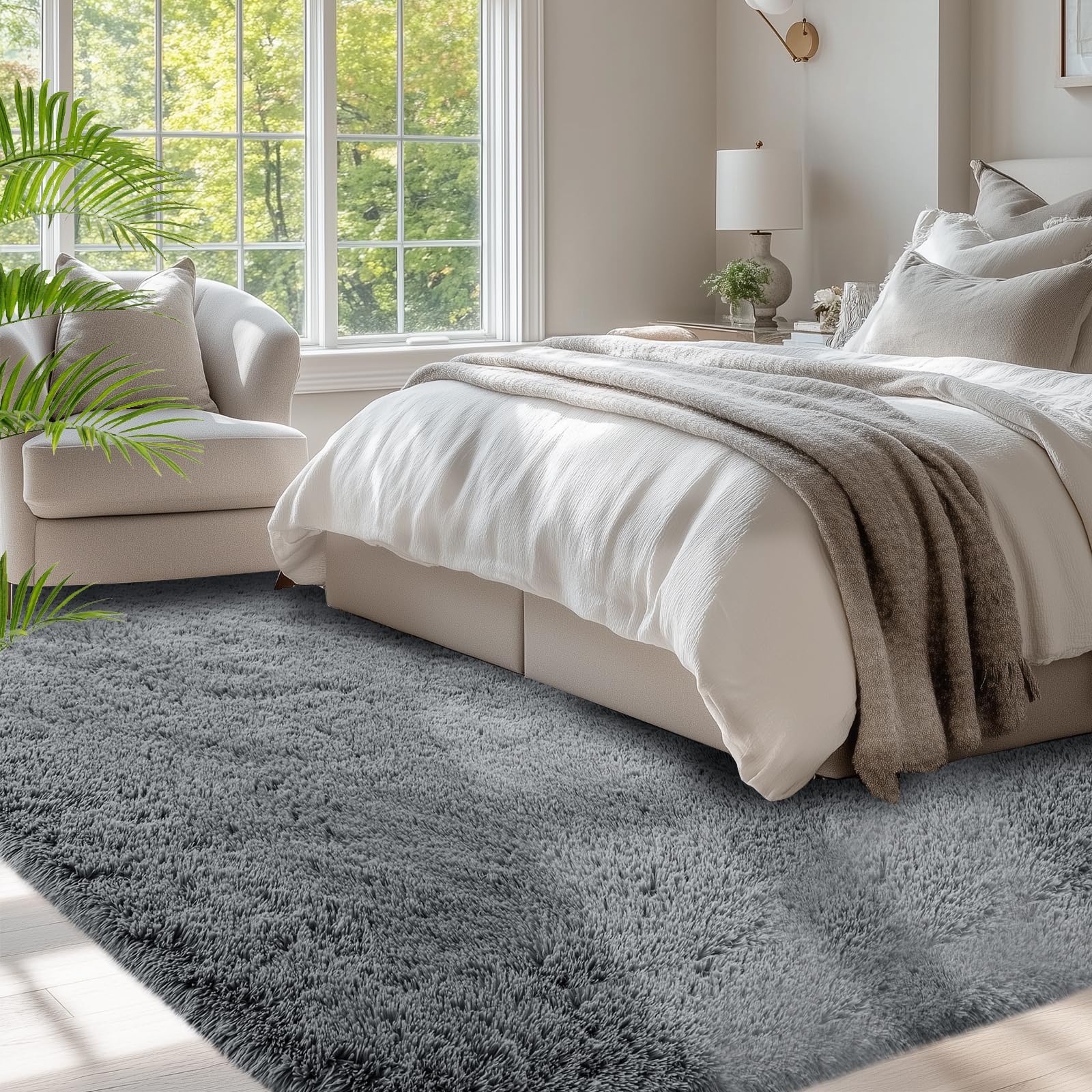 Fluffyrug grey plush carpet suits teenage rooms with soft ambiance.