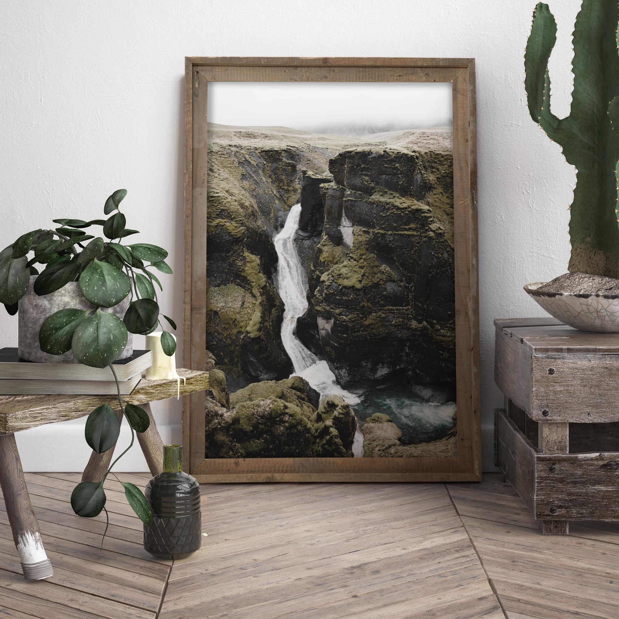 Flyjoe rustic frame adds vintage charm to living rooms and study corners.
