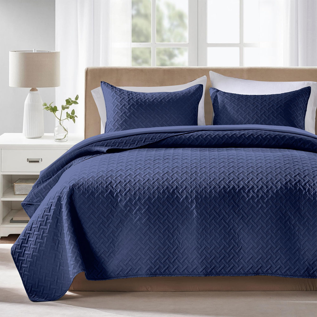 FLYMME king-size navy quilt with basket-weave texture for year-round comfort
