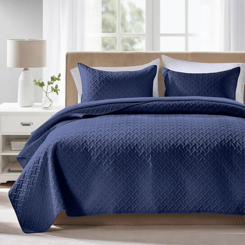 FLYMME king-size navy quilt with basket-weave texture for year-round comfort