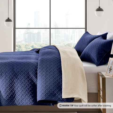 Soft microfiber fabric by FLYMME feels breathable and gentle on skin