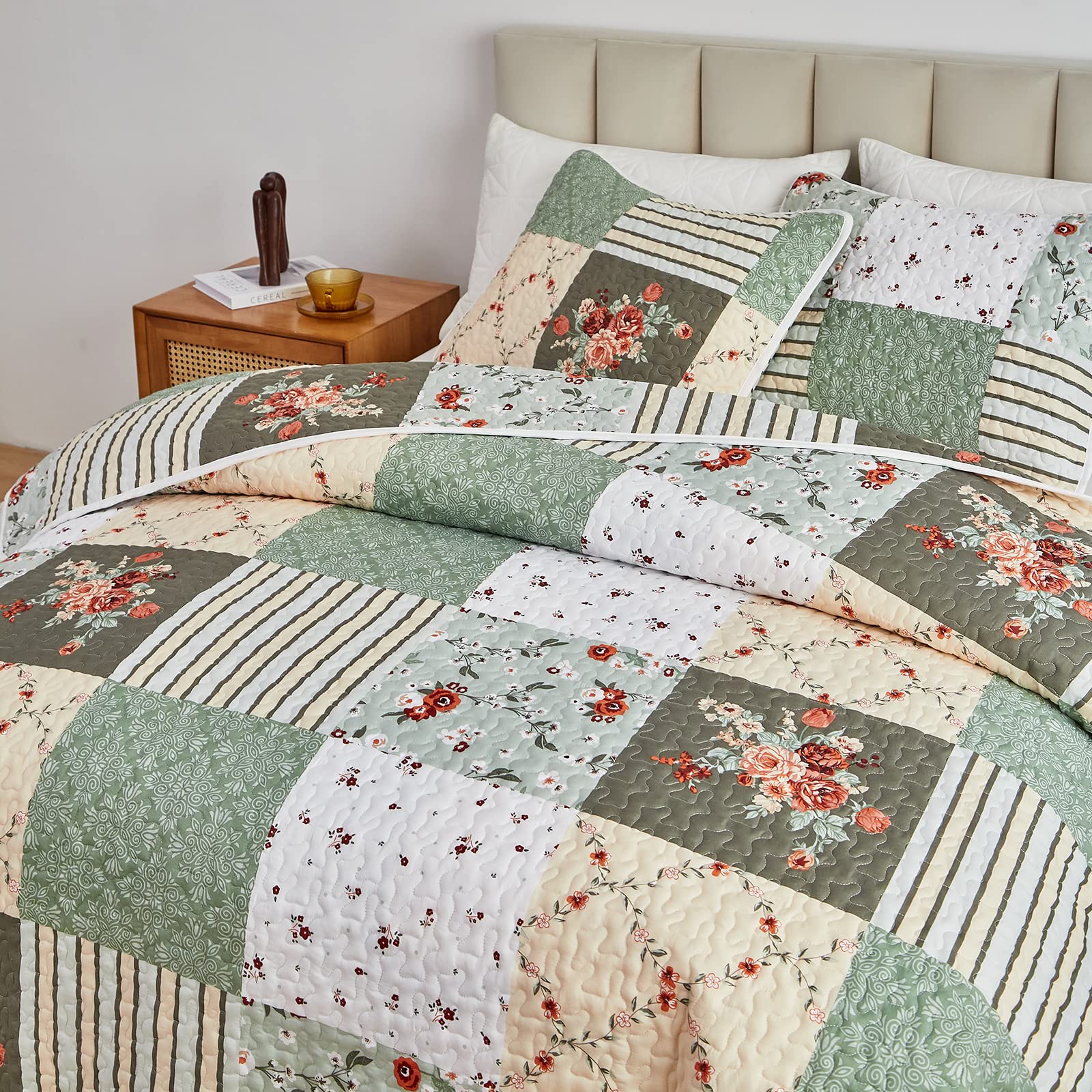 Flysheep bedroom decor with green floral plaid adds modern charm.