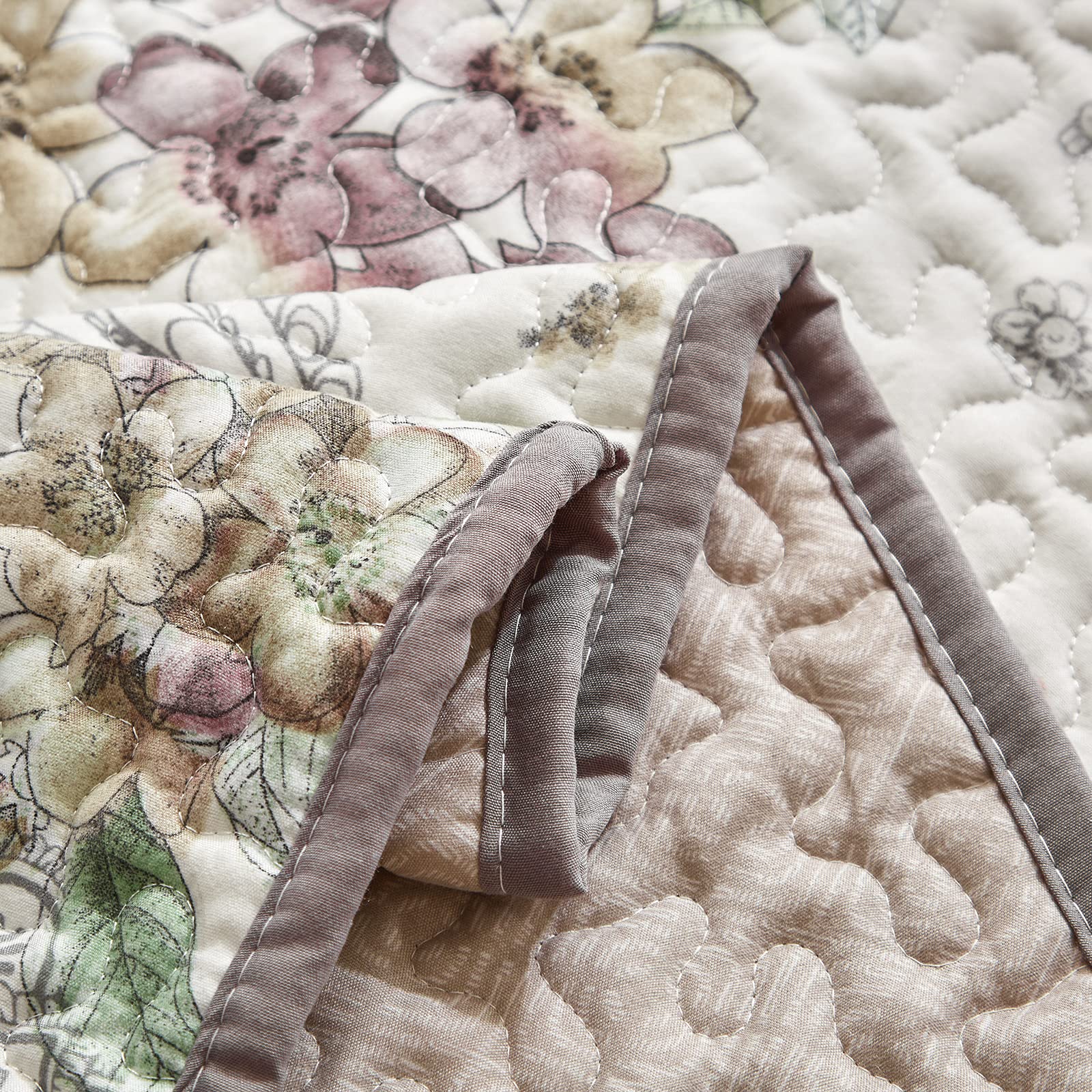 Flysheep bedroom decor setup featuring beige floral quilt