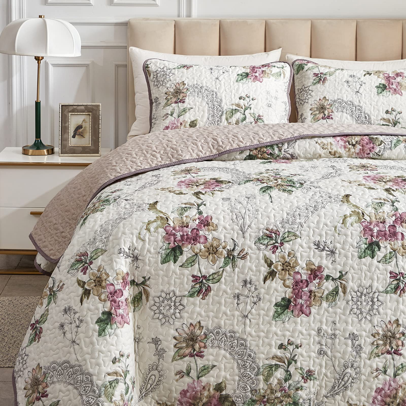 Flysheep bedspread coverlet soft microfiber texture for lightweight warmth.