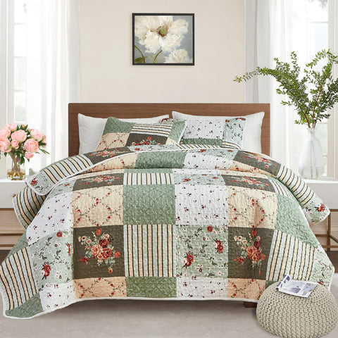 Flysheep patchwork quilt set in green floral plaid on full/queen bed for all-season comfort