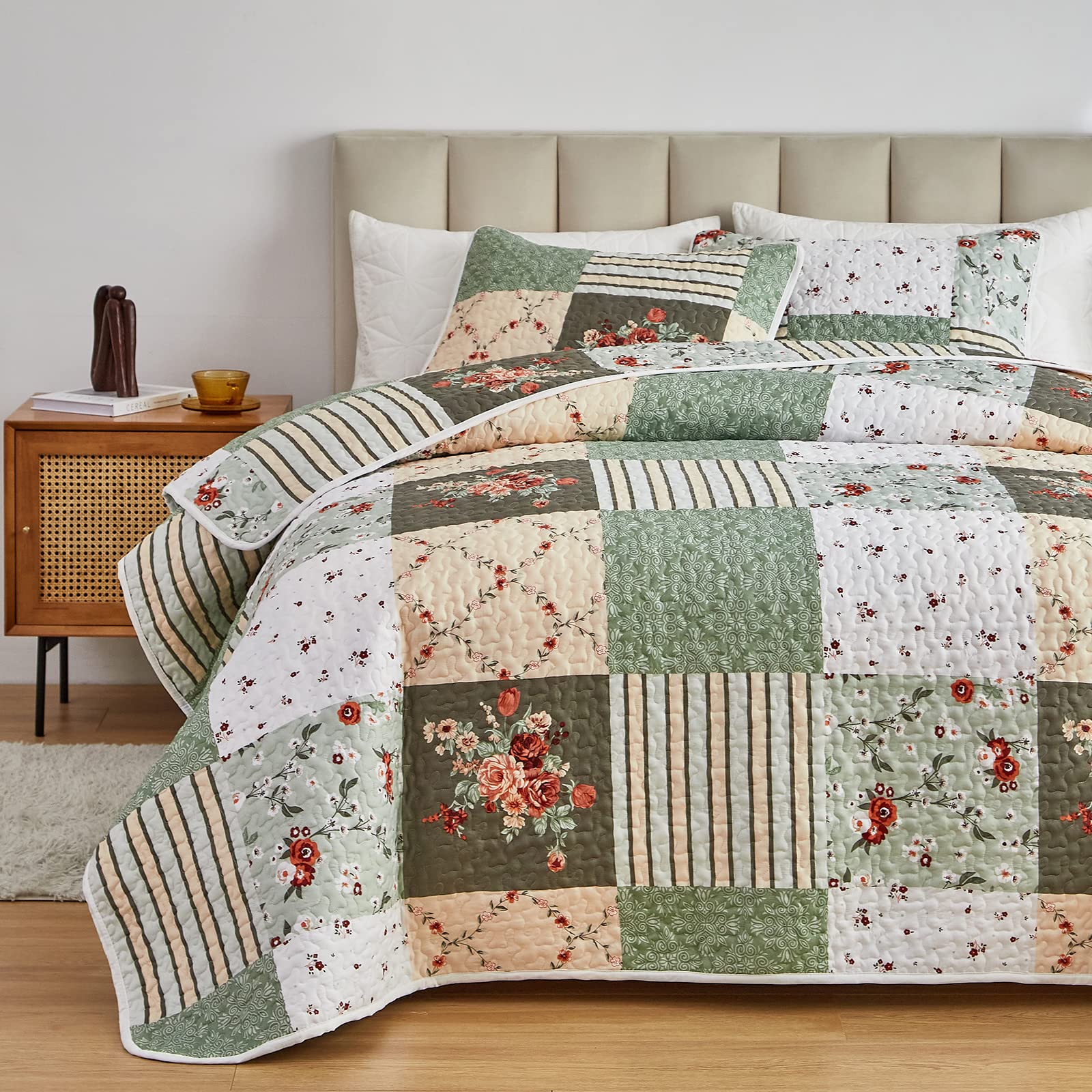 Flysheep patchwork quilt set king closeup stitching highlights durable, tight seams.