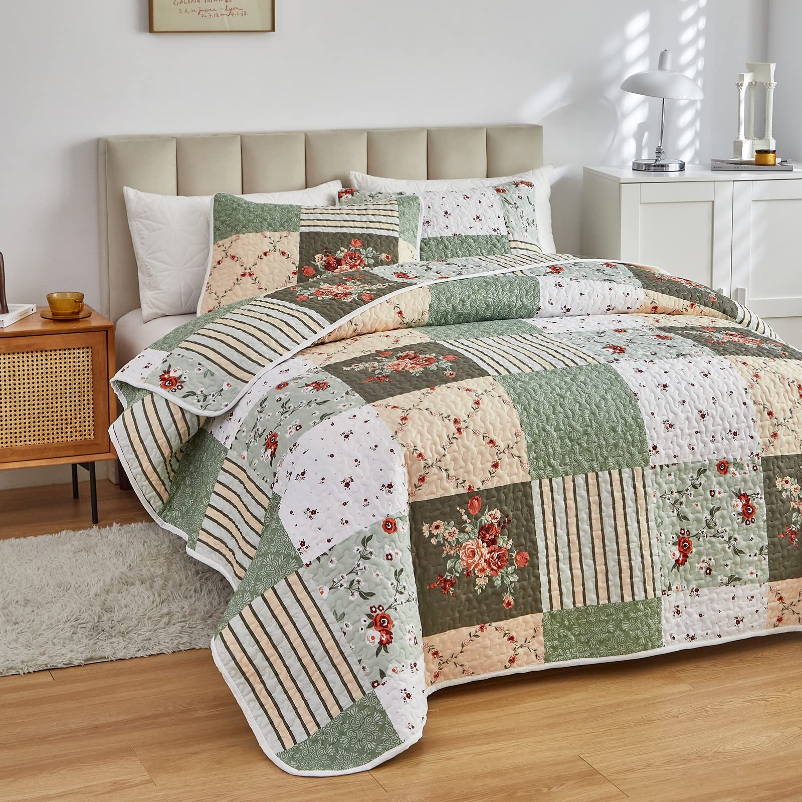 Flysheep patchwork quilt set king folded on bed demonstrates easy layering and tidy style.