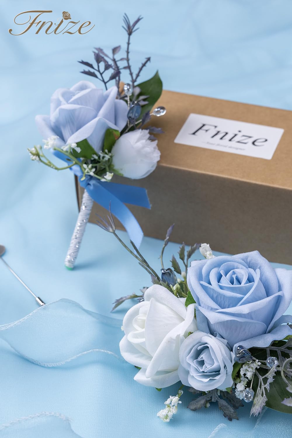 Fnize blue corsage packaging protects the set during transit