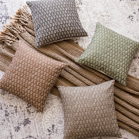 Foindtower 22x22 inch cushion cover dimensions align with standard inserts.