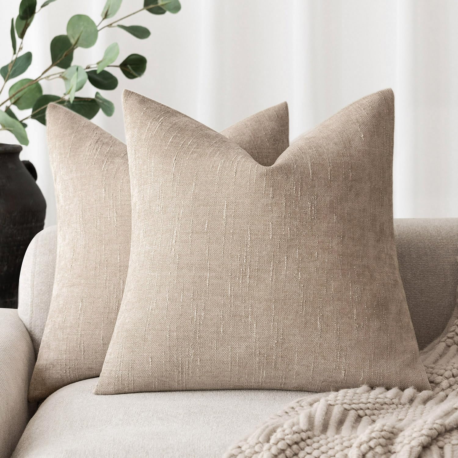 Foindtower chenille pillow cover close-up shows plush texture for a warm living room.