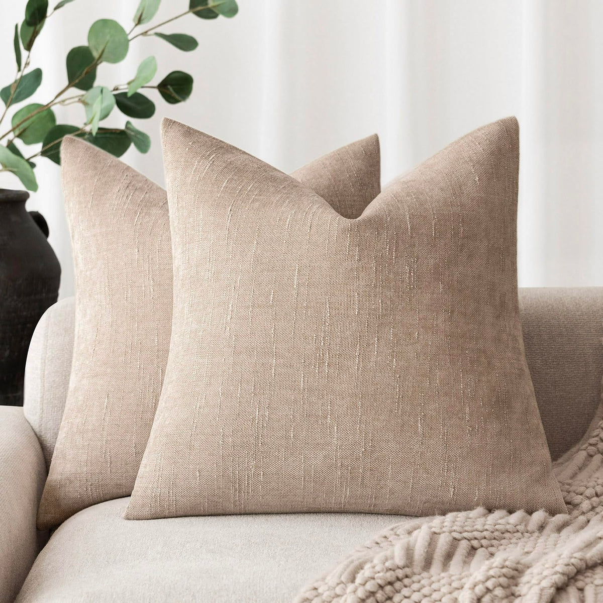 Foindtower chenille pillow cover close-up shows plush texture for a warm living room.