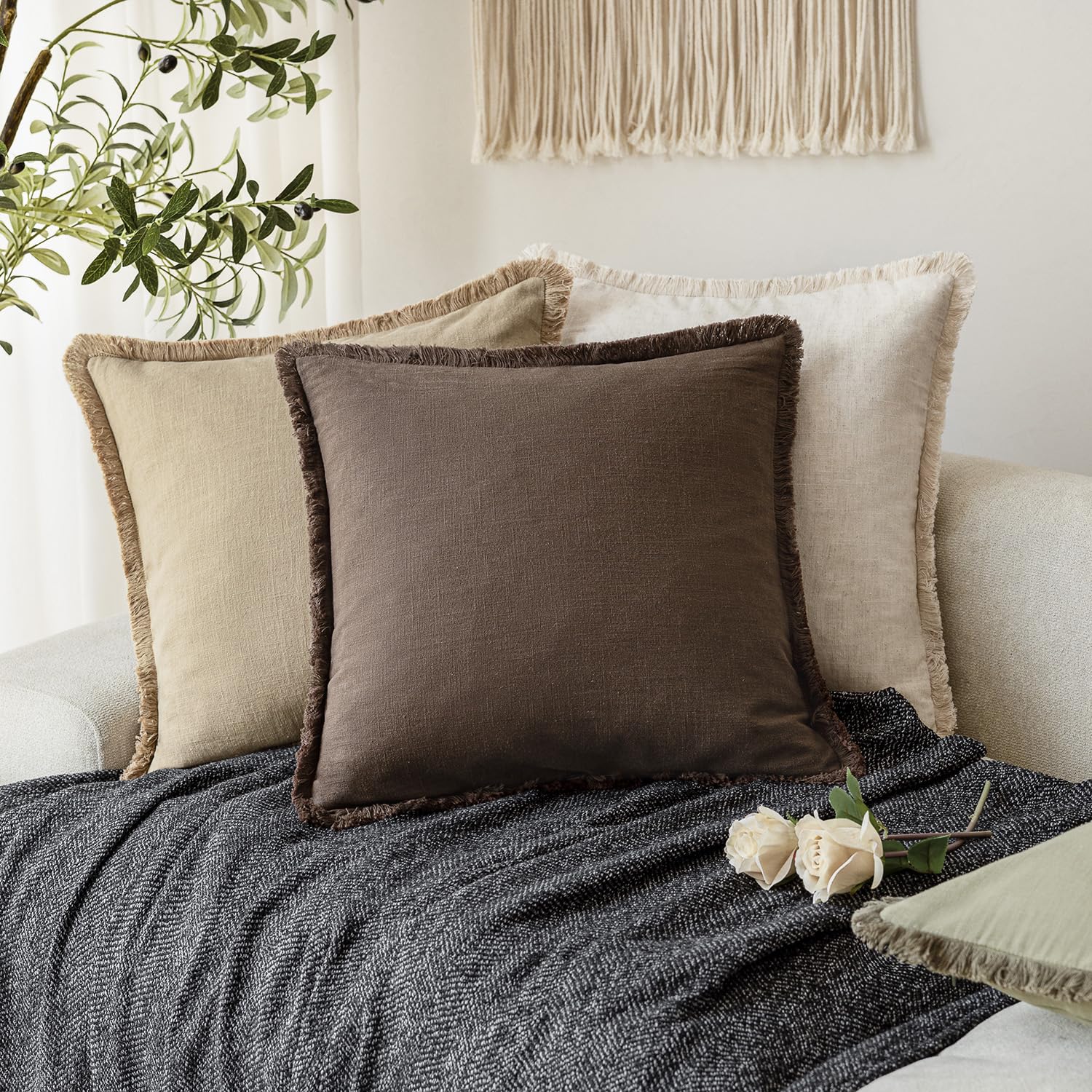 Foindtower indoor-outdoor pillow cover is durable for year-round use