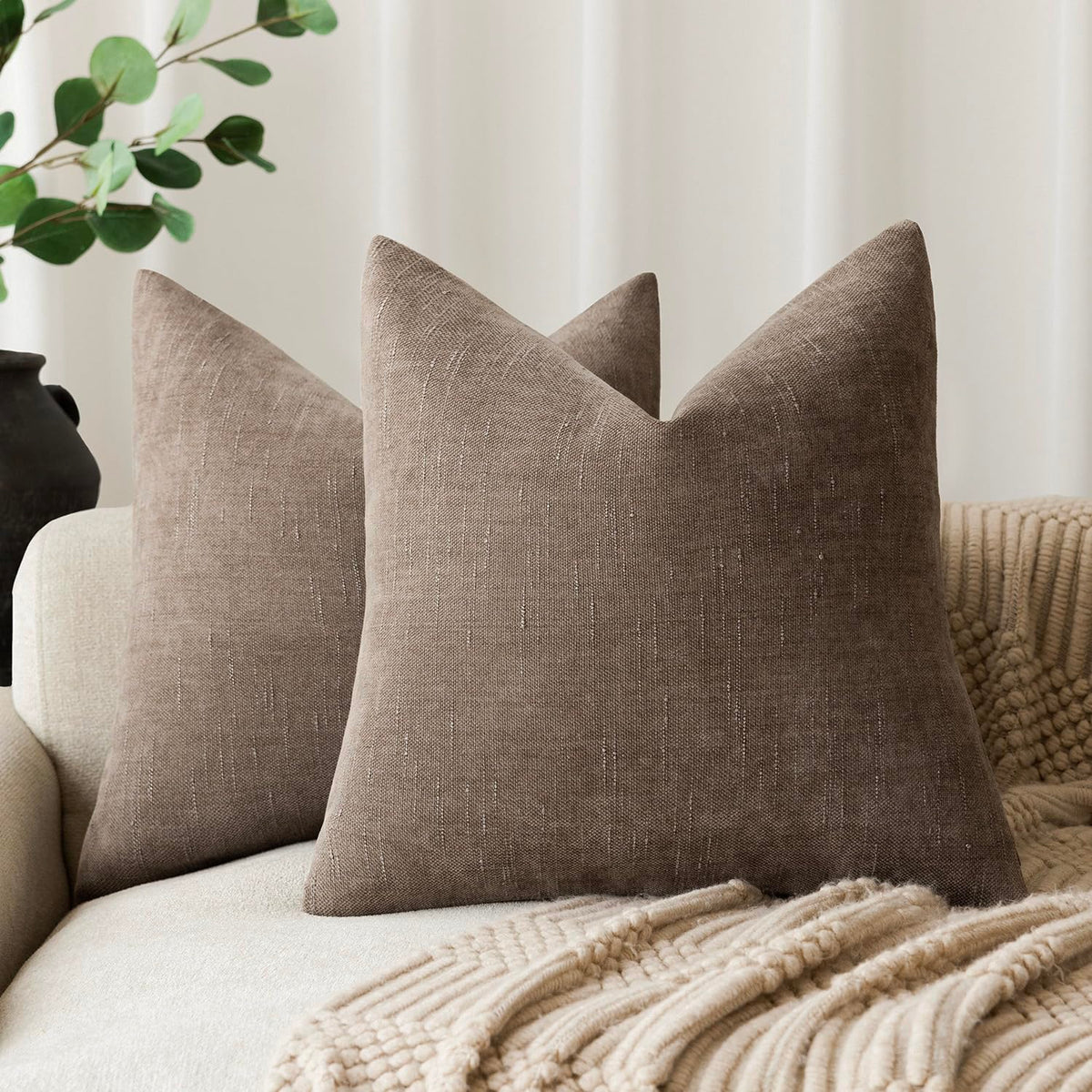 Foindtower soft chenille pillow cover texture close-up for cozy living room decor