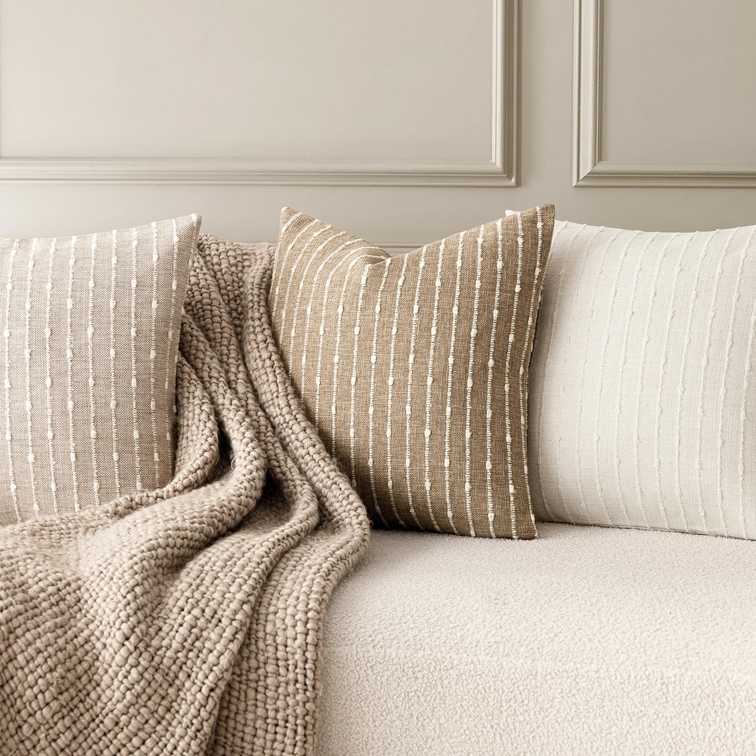 Foindtower wrinkle-resistant pillow cover designed for everyday use