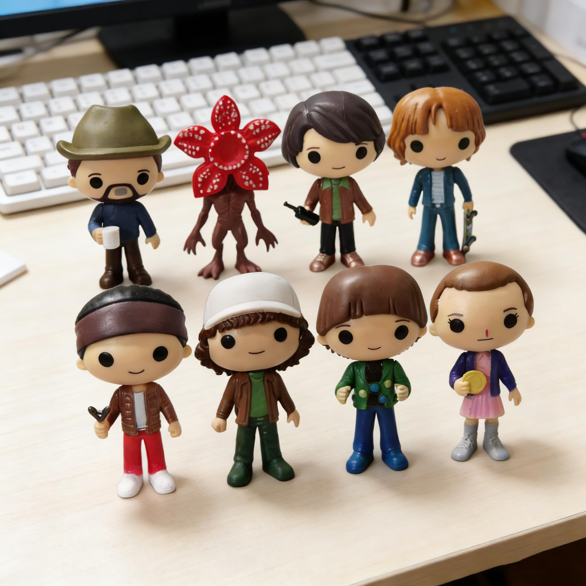 Fomuson Stranger Figure set in multiple poses adds display variety.