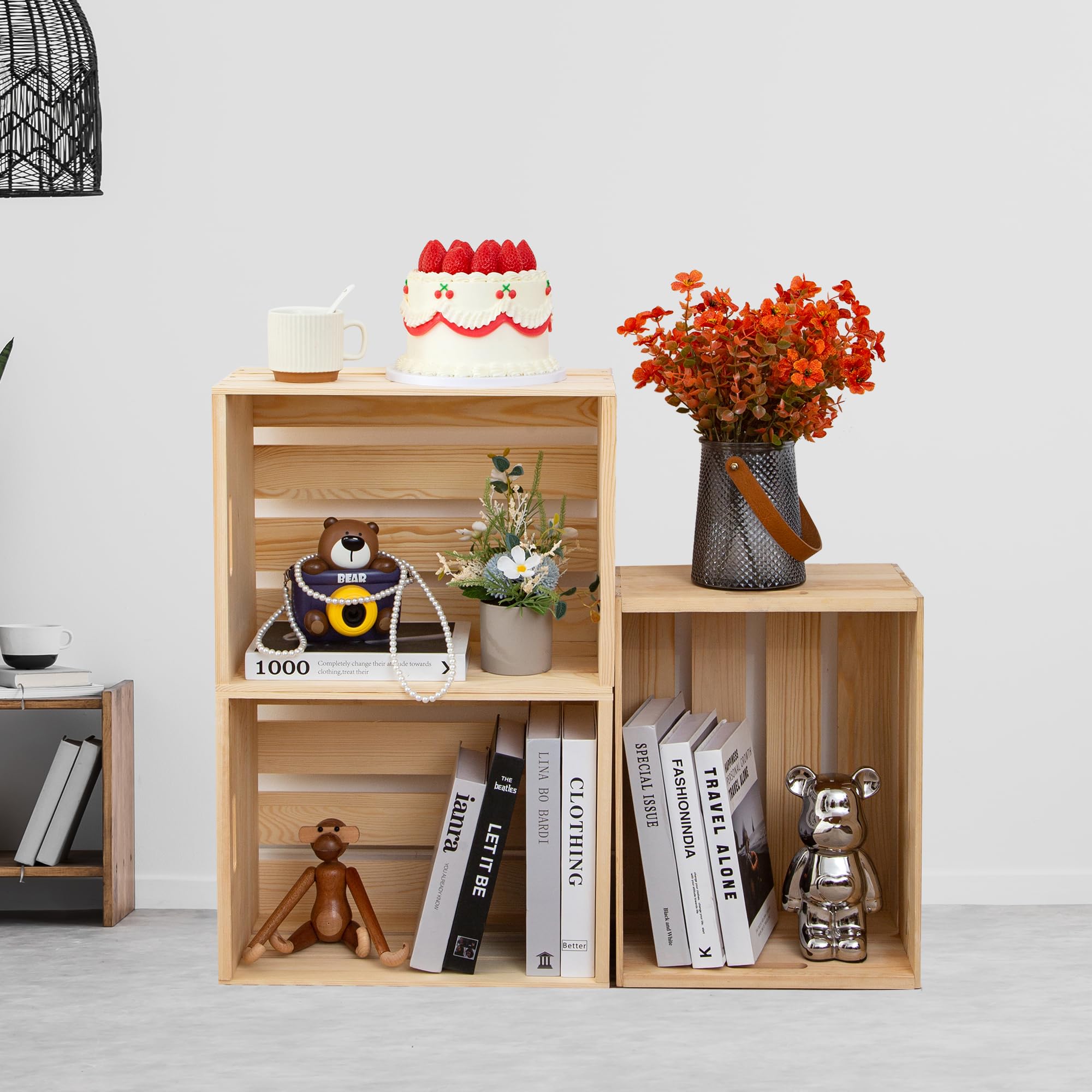 FORBRADS detachable-design crate demonstrates easy assembly with screws.
