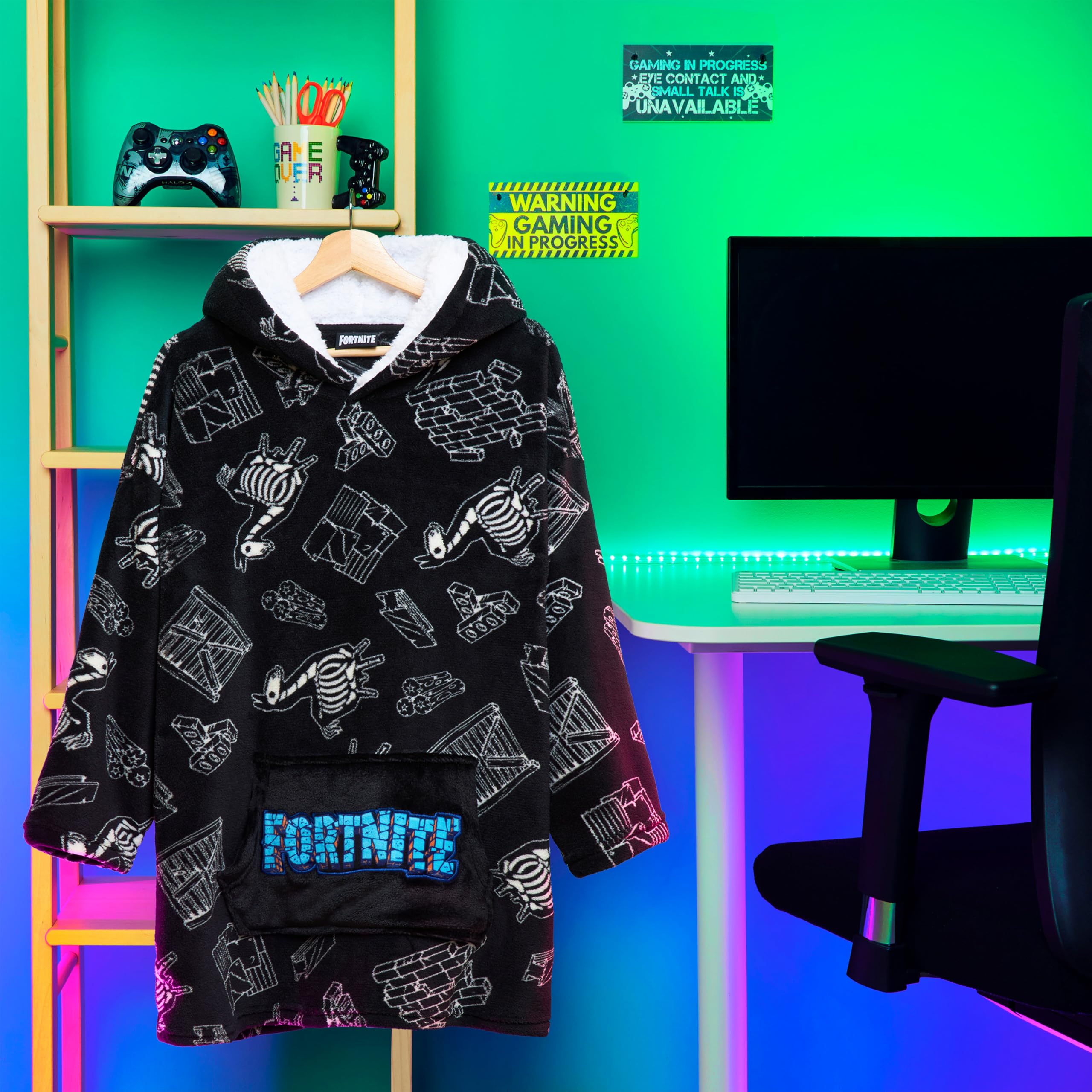 Fortnite sherpa-lined hood closeup highlighting plush warmth.