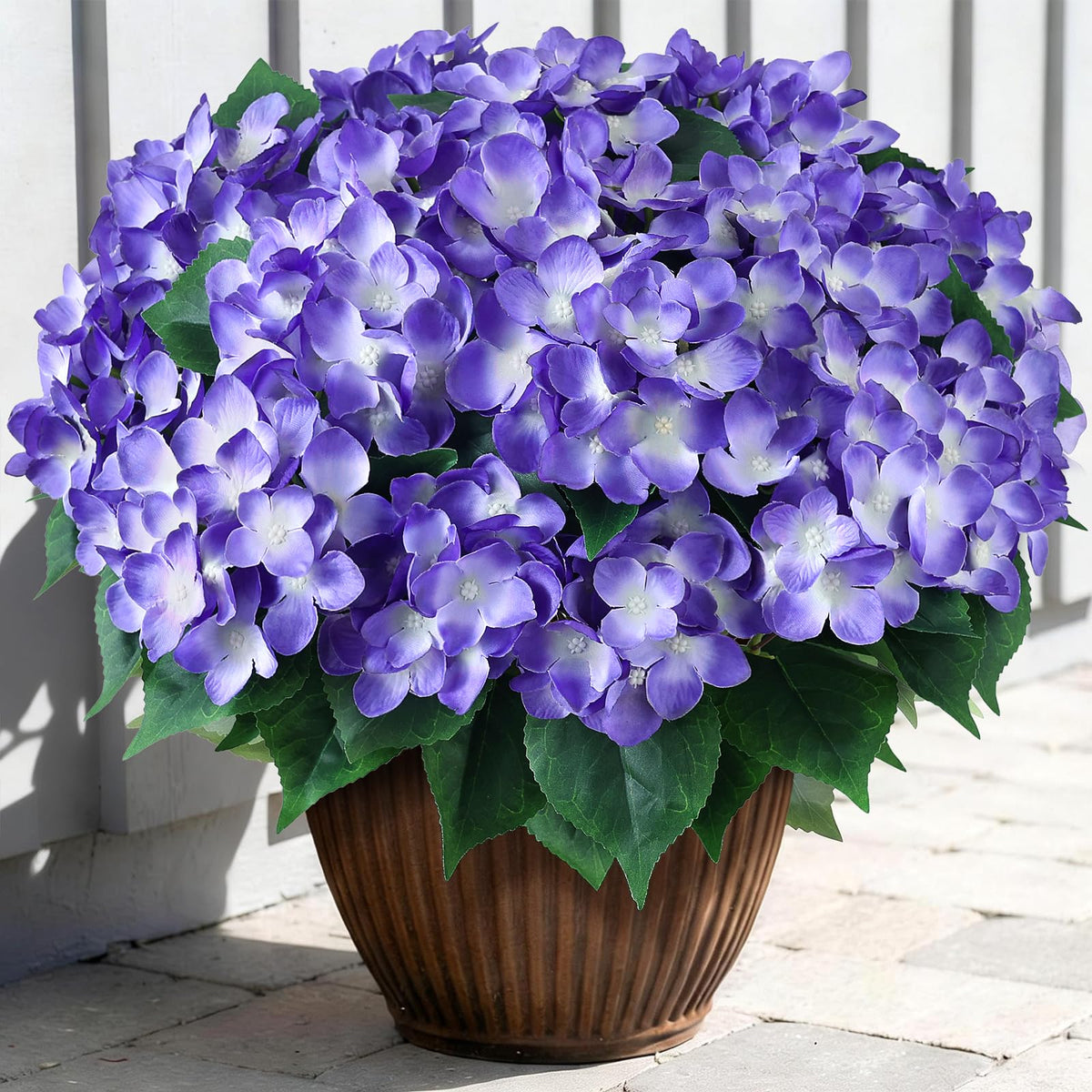 FOTEEWL 8-bundle hydrangea outdoor arrangement offers realistic color for year-round curb appeal.