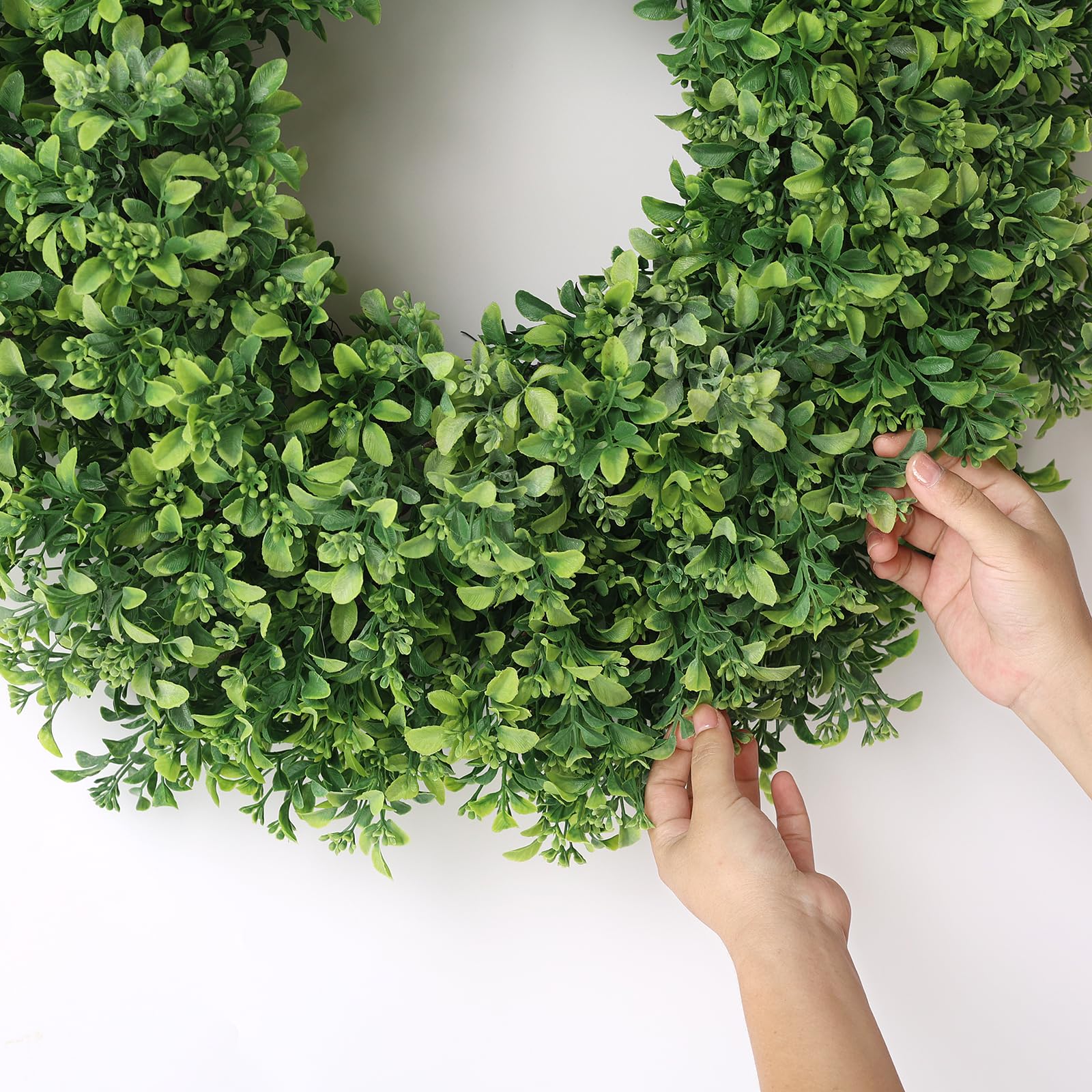 FOTEEWL farmhouse-style boxwood wreath for warm spaces