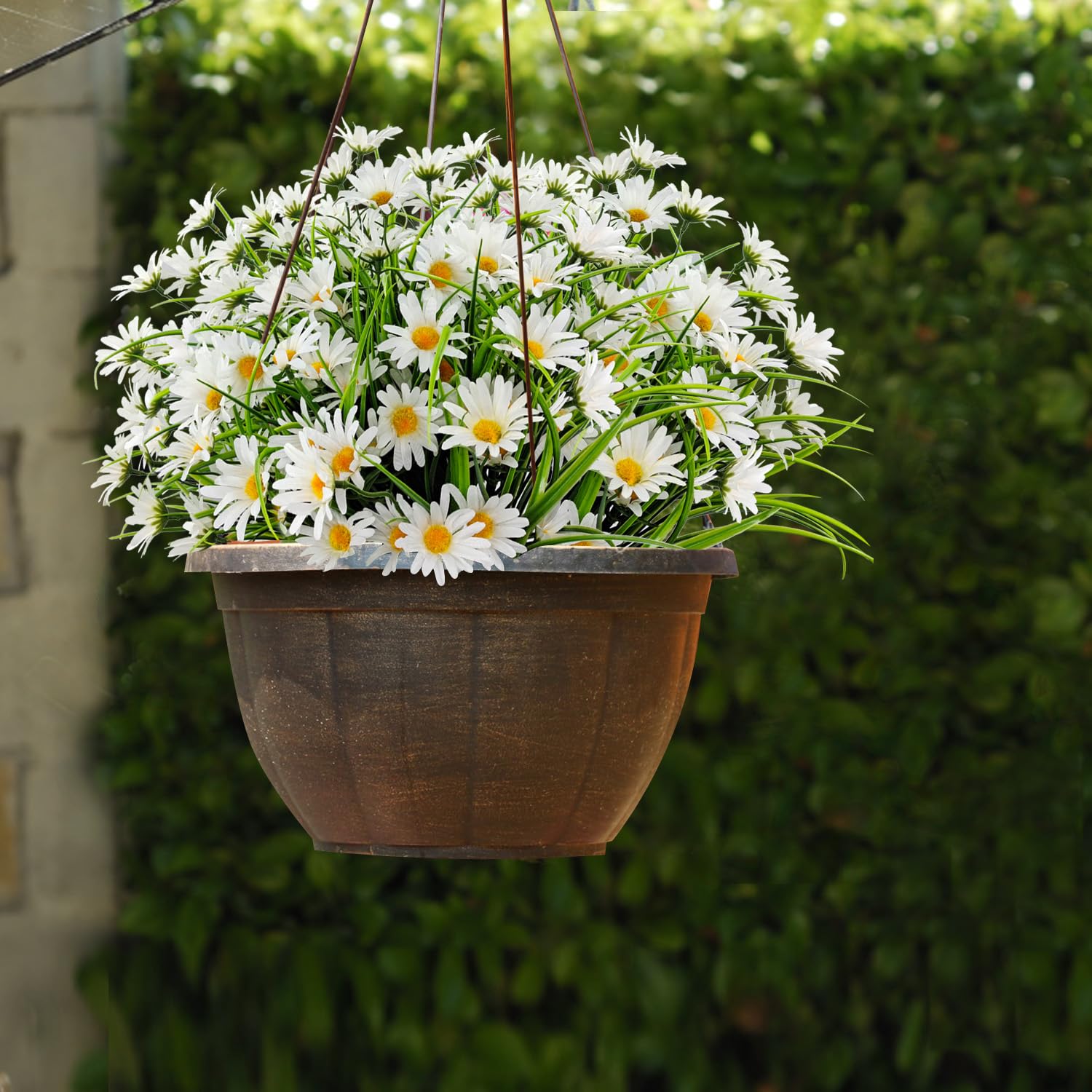 FOUSUKA window-sill daisies brighten interiors with spring-like appeal.