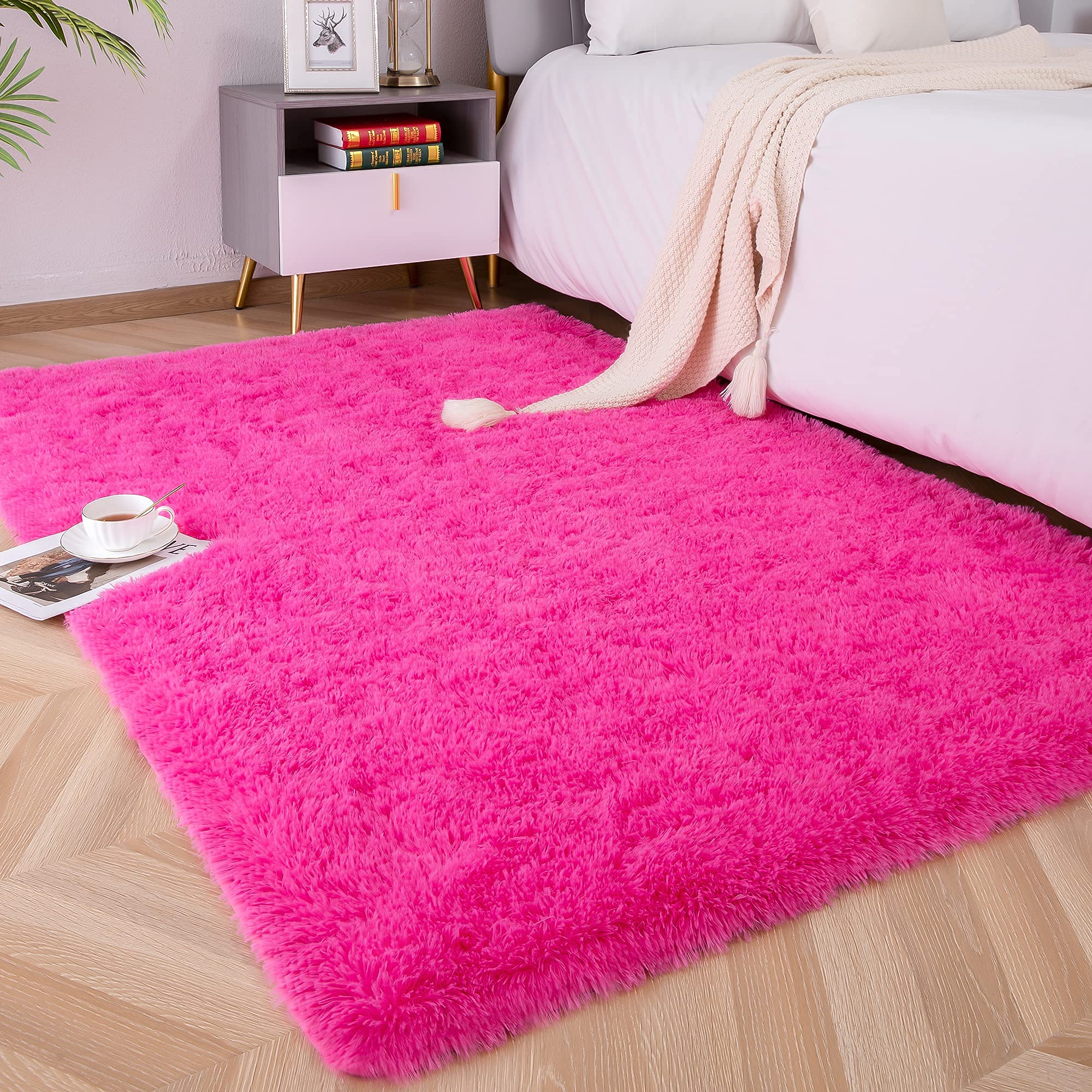 Foxmas soft fluffy area rug hot pink 4ft-6ft provides warm, cloud-like comfort