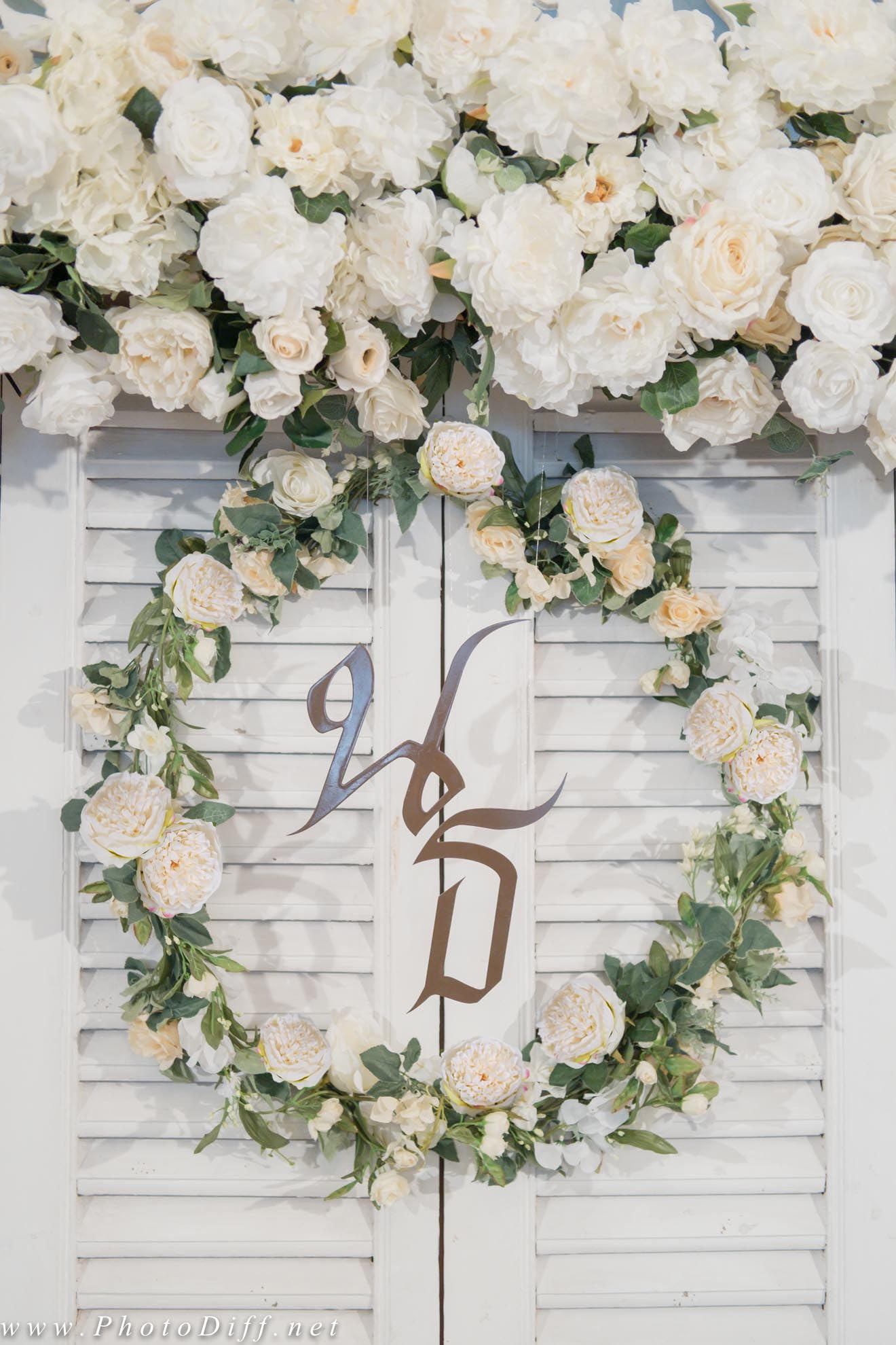 Baby shower decor using Fqueelvys cream-white silk peonies