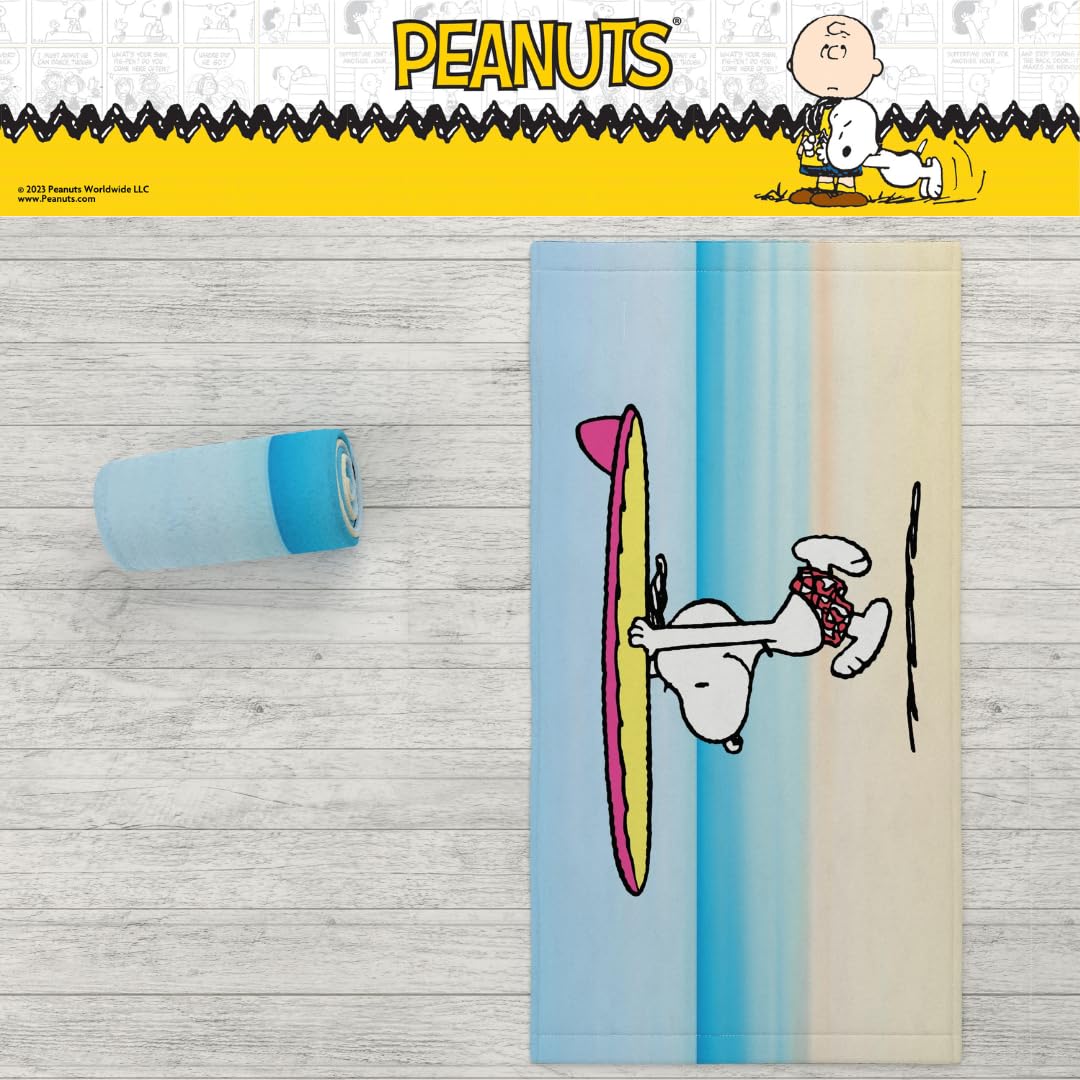 Franco Collectibles Snoopy towel display underscores official licensed design.