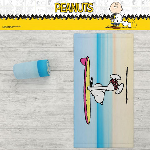 Franco Collectibles Snoopy towel display underscores official licensed design.