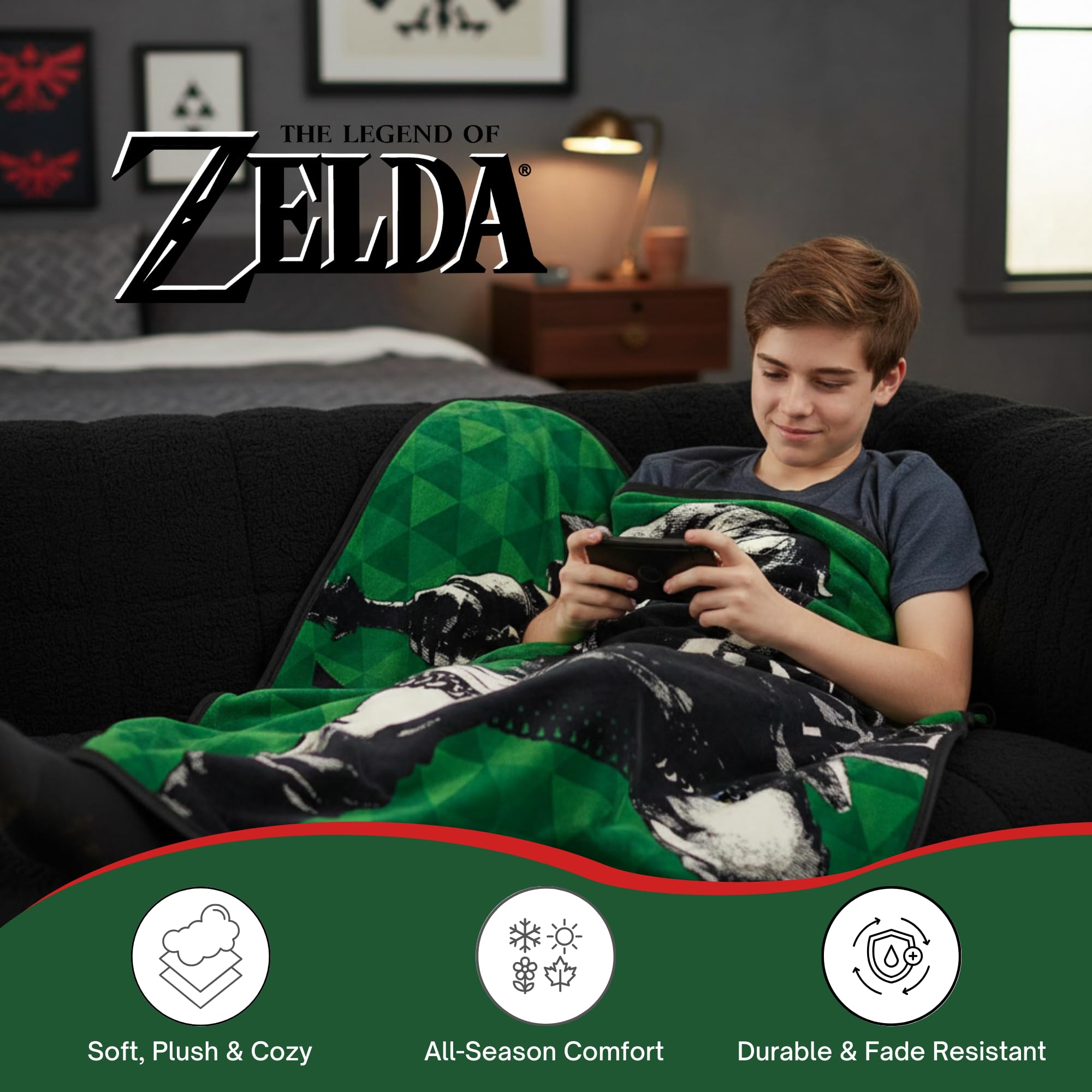 Franco Zelda Link throw features battle-mode imagery, great for immersive gaming rooms.