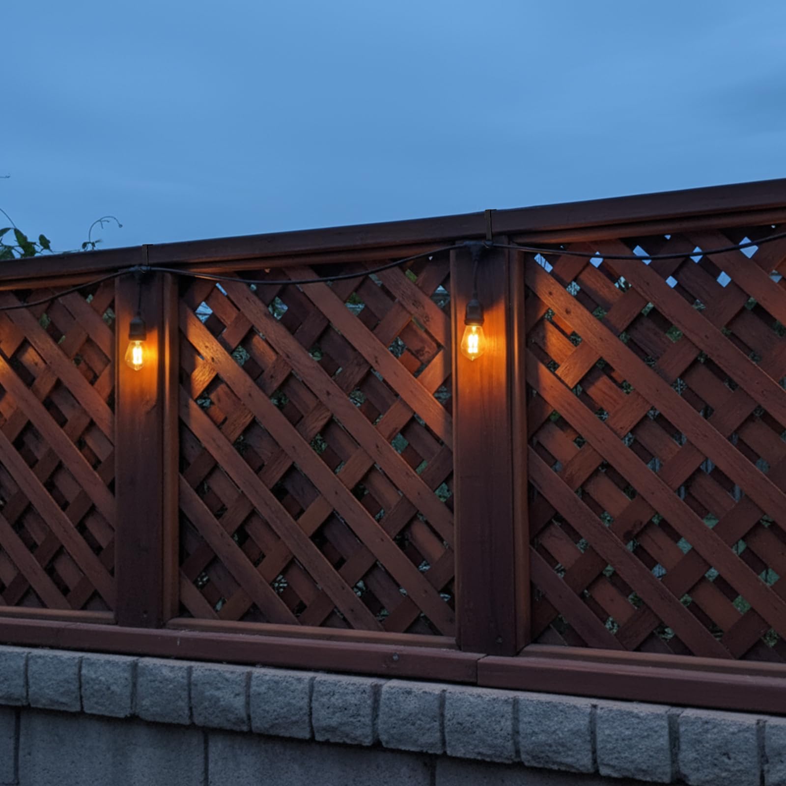 Frienda weather-resistant design withstands sun, rain, and wind.