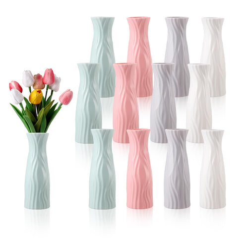 FRIUSATE plastic bud vase in green enhances table decor with unbreakable convenience.