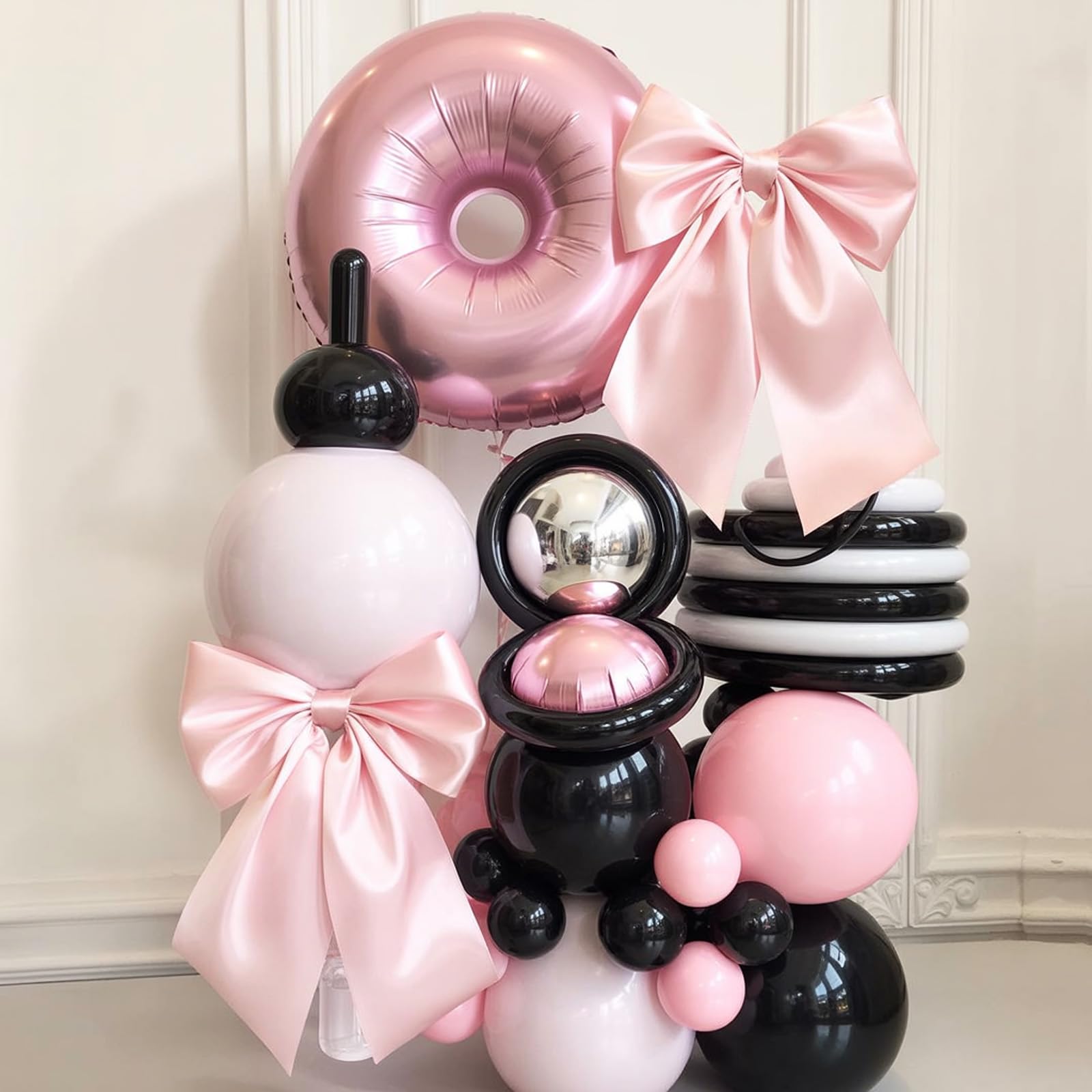 Froova 3-pack bow set showcased in a pastel party scene