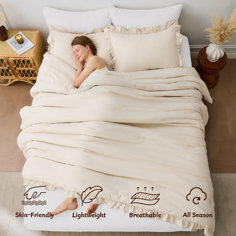 FUANNA down-alternative filling provides lightweight warmth for all seasons.