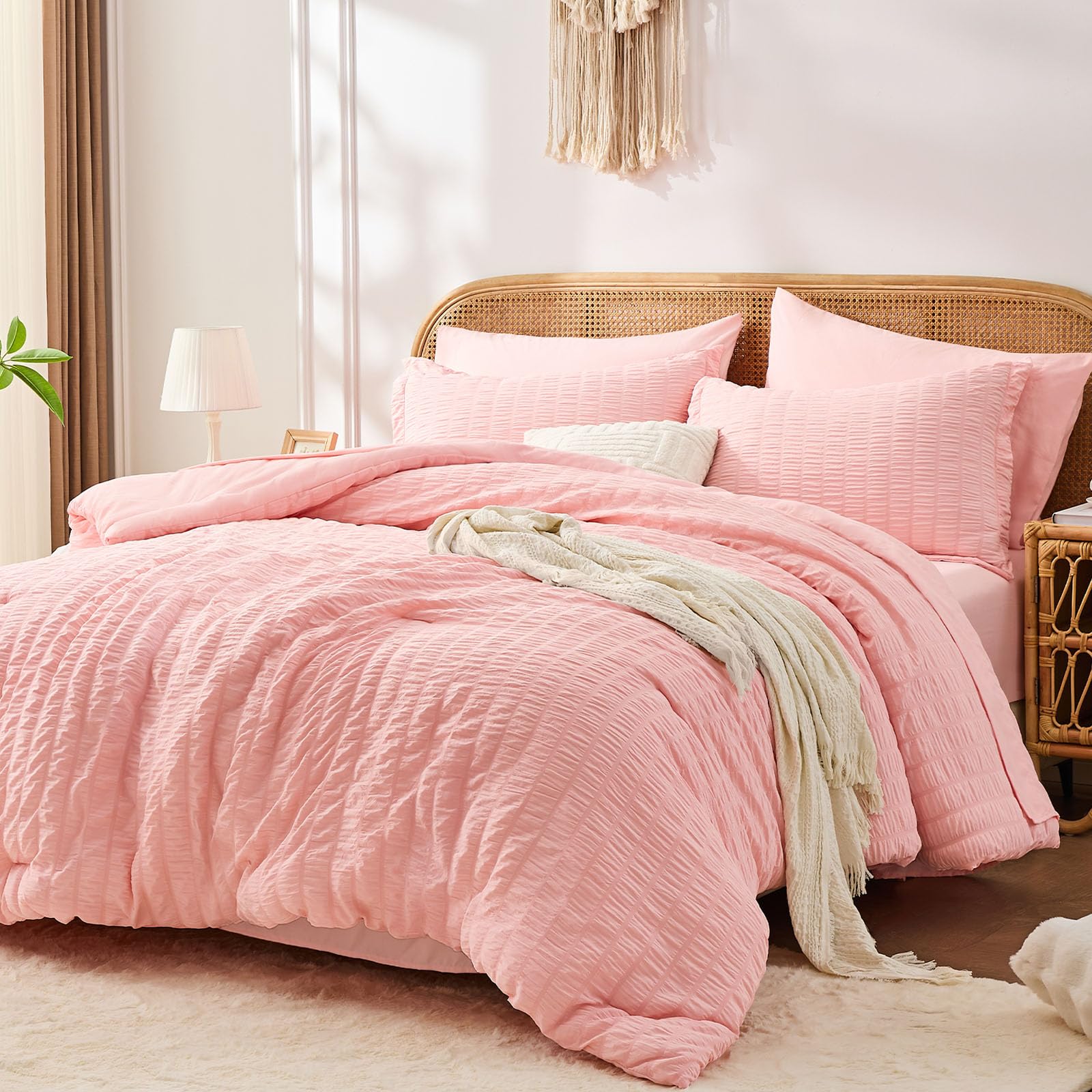 FUANNA pink full-size comforter set seersucker pleats close-up for wrinkle-resistant decor