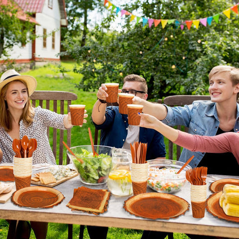 Fuljoooy camping lumberjack setup creates cohesive rustic table decor.