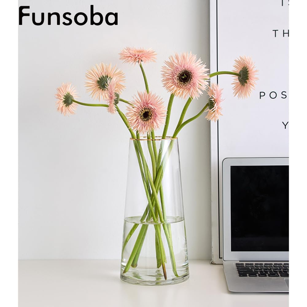 FUNSOBA mouthblown glass vase shows unique craftsmanship for weddings.