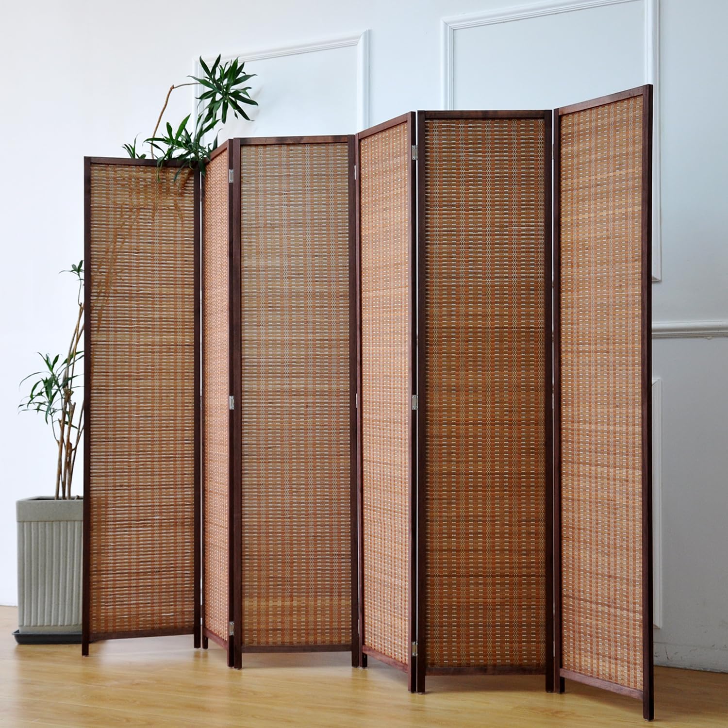 Furnnylane bamboo close-up showing natural panels and pinewood frame