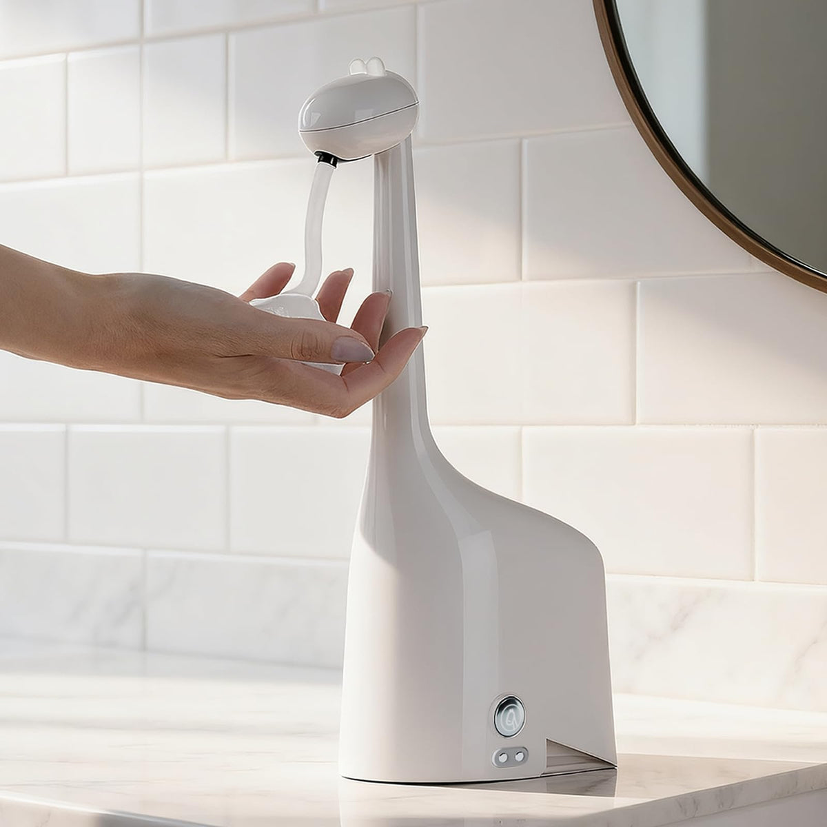 Fusunloh automatic foaming soap dispenser sensor highlights touchless operation for clean hands.