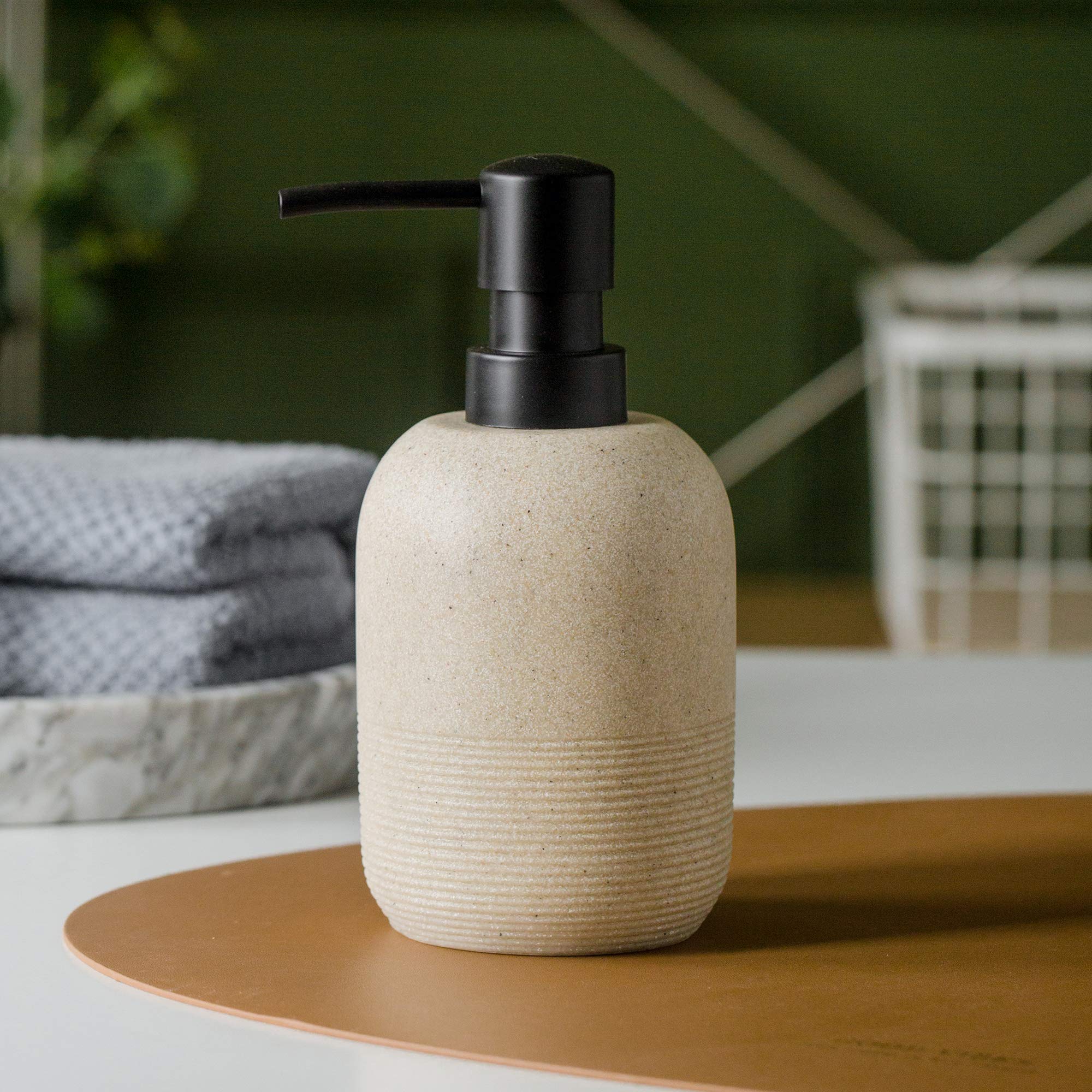 GalDal sturdy beige dispenser with a solid, weighty feel.