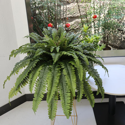 Galebeiren durable stems support realistic arch greenery.