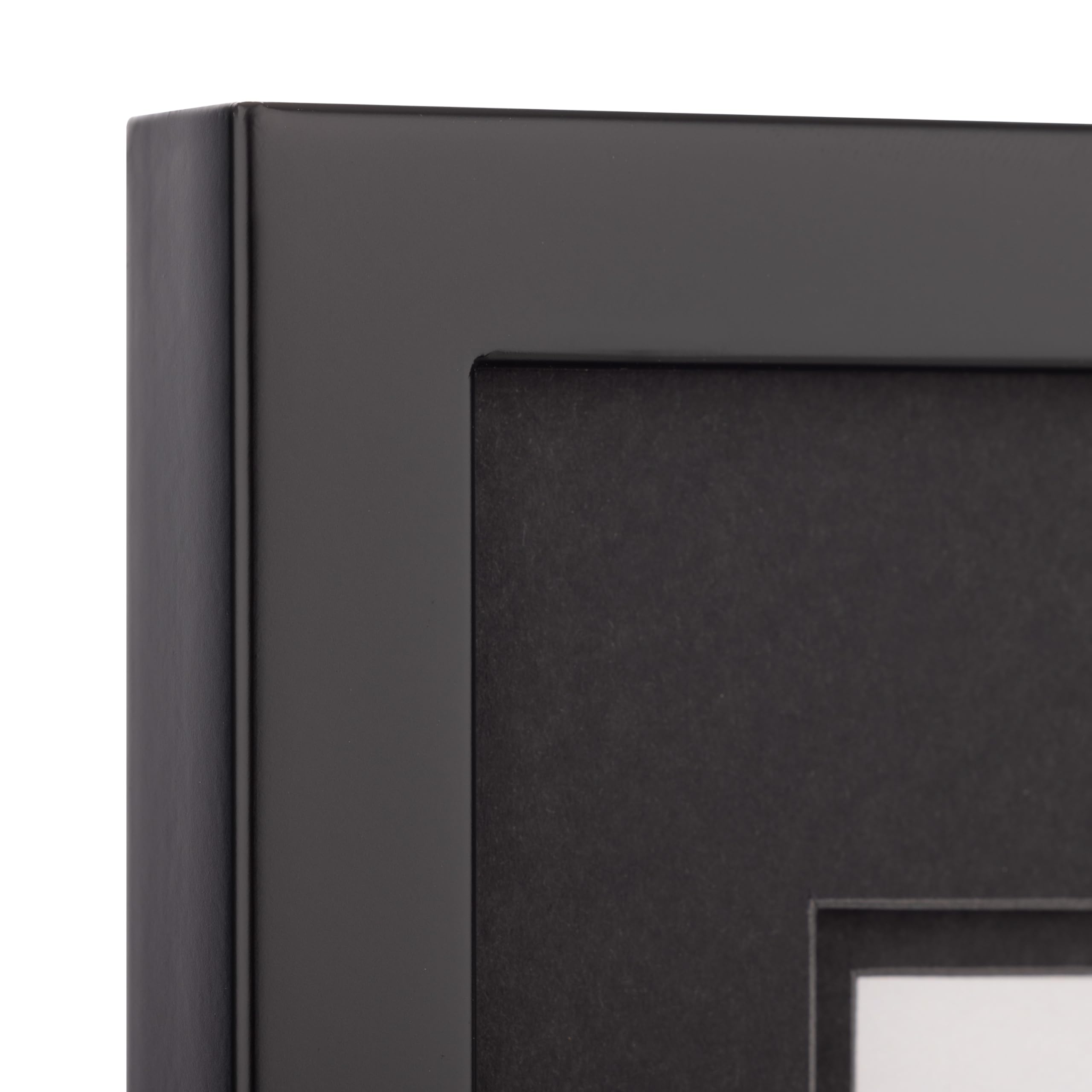Gallery Solutions protective glass protects photos from dust